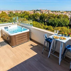 Penthouse With A Panoramic Rooftop In Trastevere With Seasonally Jacuzzi Apartment Rome