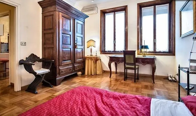Piazza Duomo Apartment Milan Italy
